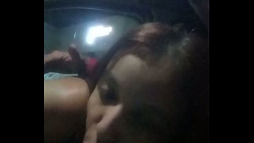 Mamando o pau do uber dentro do carro em bc pra pagar a corrida 