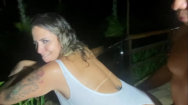 Banho De Piscina Terminou Em Uma Suruba Deliciosa thumbnail
