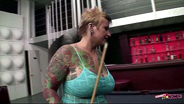 Nonton Slut With A Lot Of Tattoos Sucks Cock And Gets Banged Hard thumbnail