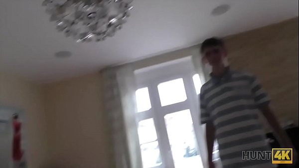 Play MP4 - HUNT4K&period; Good-looking chick couldn't say no to handsome guy with cash