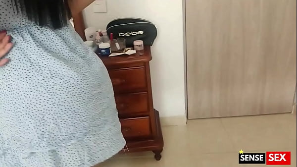 Play MP4 - ESPIO A MI MADRASTRA Y LE CHORREO SU VAGINA