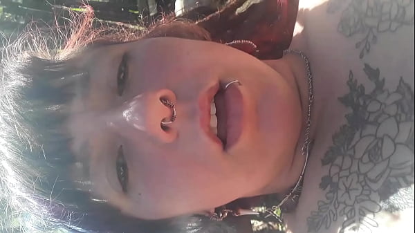 Play MP4 - Me encanta masturbarme al sol