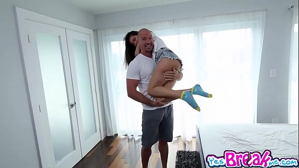 Hot teen Zaya Cassidy swallow a big cock in_her mouth