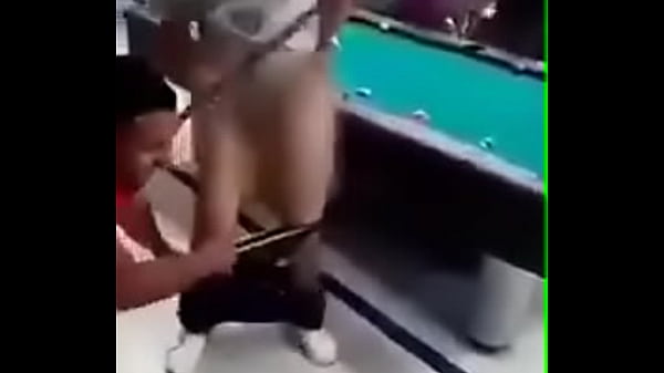 Tuột quần gái xinh