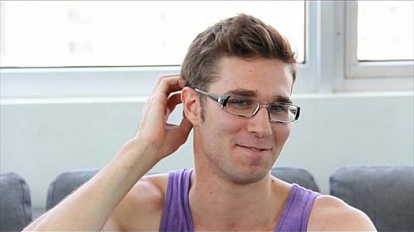 GayCastings traveling whore has a Big Dick and gets signed to porn agency 