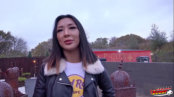 German Scout - Schlanke Asiantin In Jeans Auf Der Strasse Angesprochen Und Gebumbst thumbnail