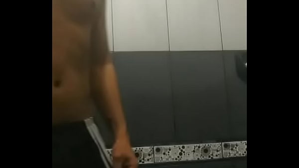 Nonton Ganas De Enterrar Este Amigo En Un Cementerio thumbnail