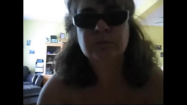 Liz_busy playing with her big tits