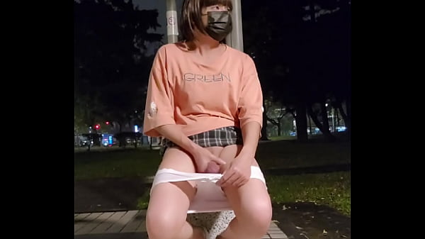 【Shemale】Ting-Xuan outdoor masturbation and pee 