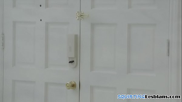 Lesbo teen tribbingduring a threesome