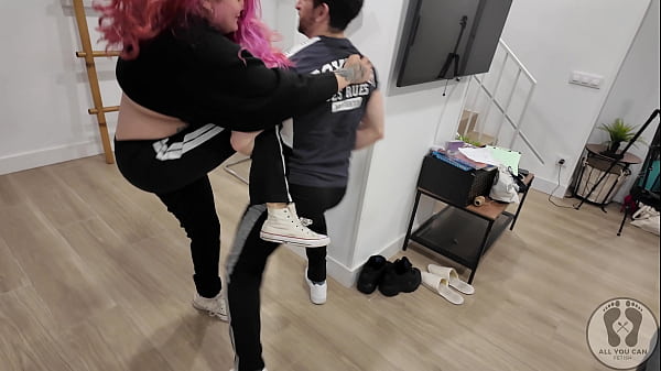 4k I Caught A Girl Burglar Try To Escape Fighting With Kicks thumbnail