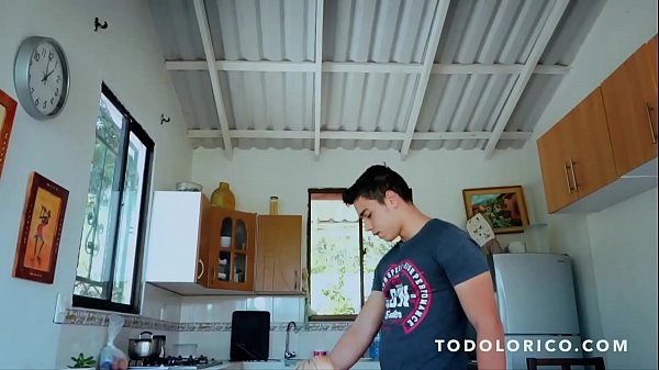 Play MP4 - Parejita amateur hace video porno follando en las monta&ntilde;as en cuarentena