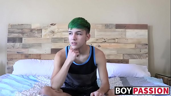 Twink plays with his ass and jerks off 
