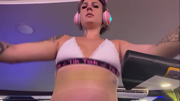 Play MP4 - Nossa n&atilde;o vi que fiquei muito molhadinha fiquei com a roupa transparente&excl;