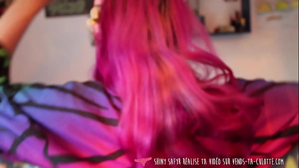 Vends-ta-culotte - Alternative girl se déshabille etse caresse la_chatte - Shiny Safyr