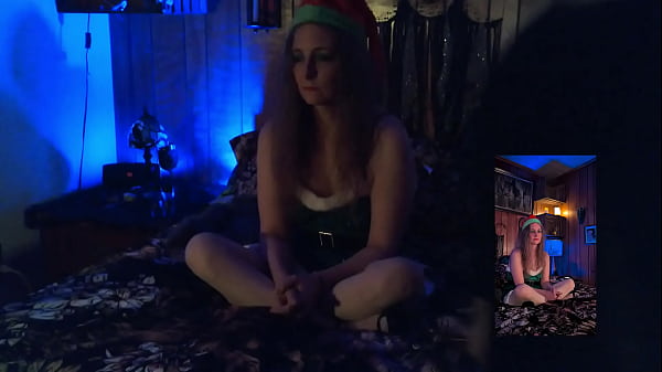 Nonton Starting The Holiday Season With A Pulsating Pussy Orgasm! thumbnail