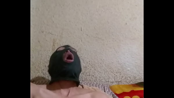 Gozando de un rico dildo 