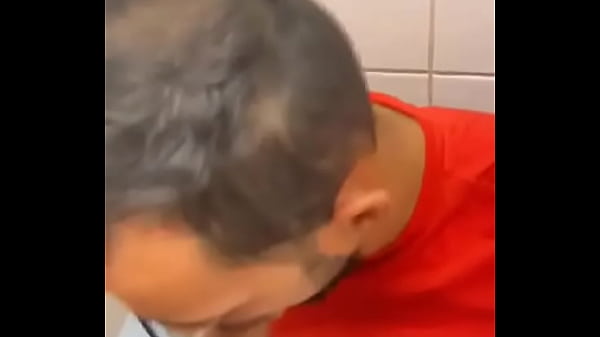 Play MP4 - Oral bem gostoso com macho da pica cheia de leite