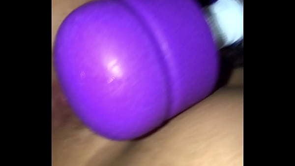 Pele branca levando socada forte 