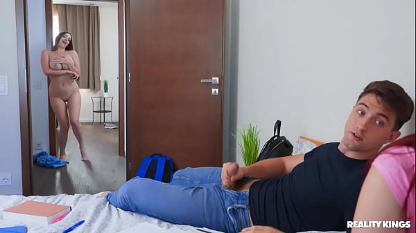 Play MP4 - Shower Fuck From Sexy Roommate &sol; Reality Kings