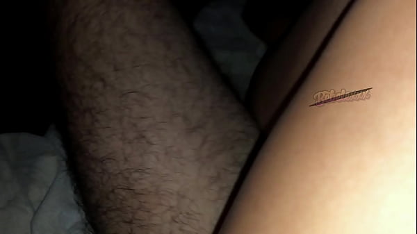 Pendeja morocha petera se chupa una buena pija y se mete un consolador en la concha 