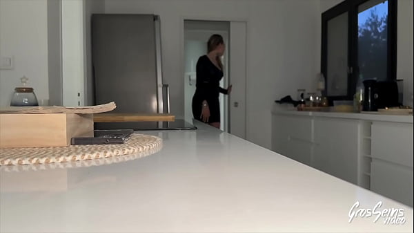 Nonton The Queen, Bombe Sublime, Se Fait Combler Les Trous thumbnail