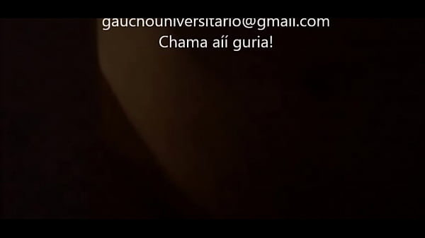 Amiga cavalgando e gozando