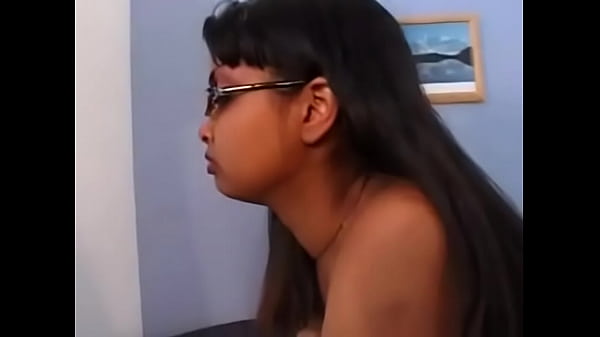 Chica indu es cogida por primera vez