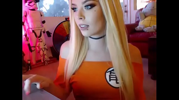 Athenaxox - Webcam - DragonBall shirt 
