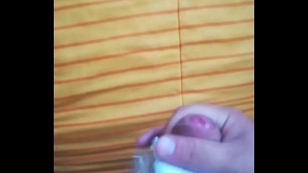 Me pajeo con los calzones de la hermana de mi_amigo