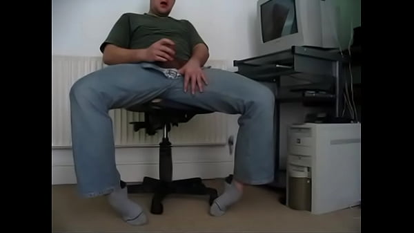 Play MP4 - masturbating boy