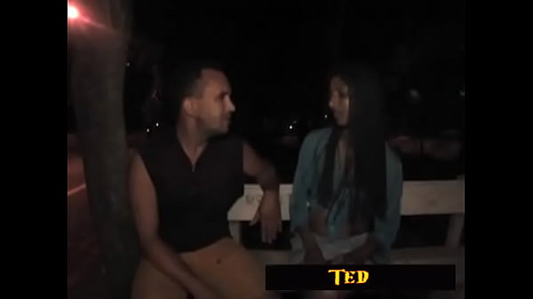 Play MP4 - Mulata sofre para dar o c&uacute; - Binho Ted - Carol Costa