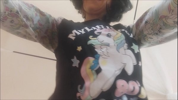 sensuality mixed with bad smell ... I masturbate under my skirt while farting