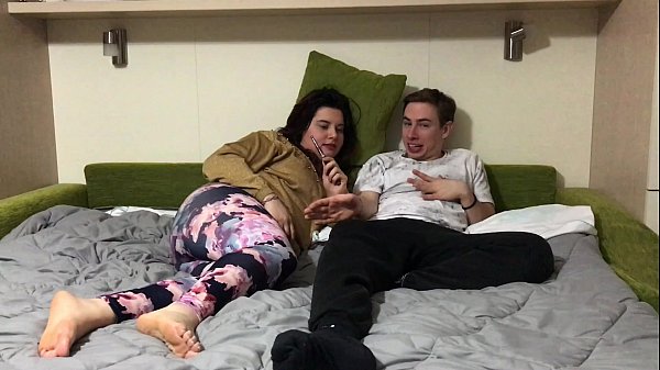 ITALIANA CURVY MODEL SPEAKS TO MAX_FELICITAS ABOUT FEET DOMINATION, CUMSHOT,SEX