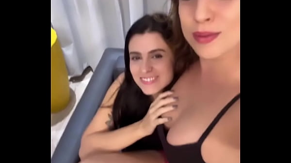 Diz pra mim a&iacute; se eu estou querendo demais s&oacute; quero uma gata dessa pra dar colo e algo mais ️ carolcast2