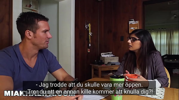 Play MP4 - MIA KHALIFA - Min pojkv&auml;n l&aring;ter mig inte ha en trekant&comma; s&aring; jag hade sex med tv&aring; svarta m&auml;n