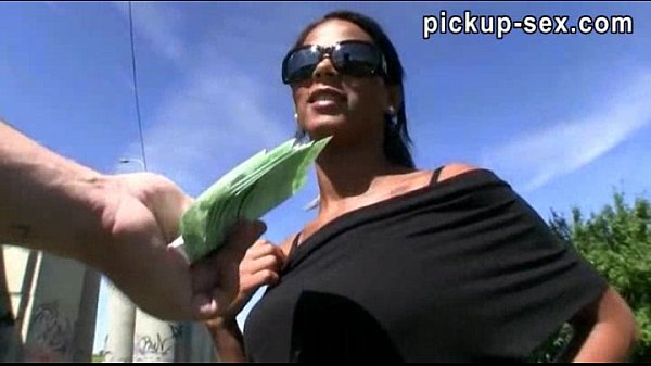 Realamateurgirl takes money then gets boned outdoor