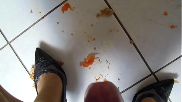 Amateur crossdresser cum in the kitchen while preparing food 