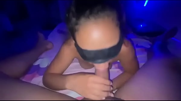 Le chupo esa verga y despu&eacute;s a estrenar el juguetico 