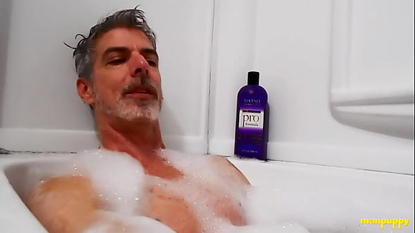 Richard Lennox Enjoying His Bath Time With A Slow Handjob