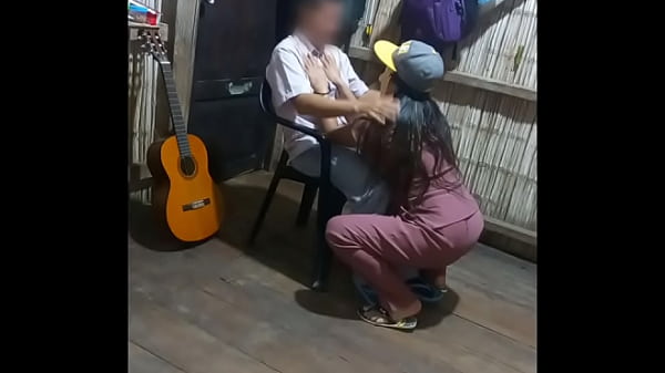 Play MP4 - EL LIDER RELIGIOSO ME PREDICA LA PALABRA DEL SE&Ntilde;OR&comma; EL SUCIO MUJERIEGO ESTA CON UNA GUITARRA Y ME QUIERE CONVERTIR EN DISCIPULA DE CRISTOFER&comma; COMO YO ESTABA CALIENTE LO INVITE A FOLLAR Y ME LE MONTE EN SU PENE