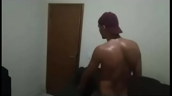 No meio da resenha rolou uma foda 