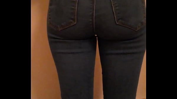 Play MP4 - Amateur peeing pants