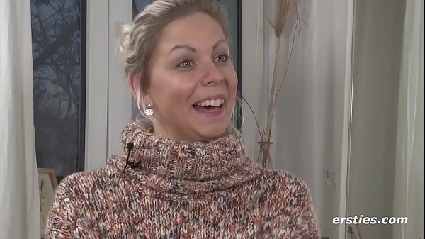 Hot amateur babe slowly undresses and plays 