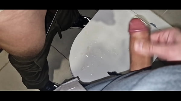 Play MP4 - A store employee was fucked in a public toilet&period; It's fucking Hot