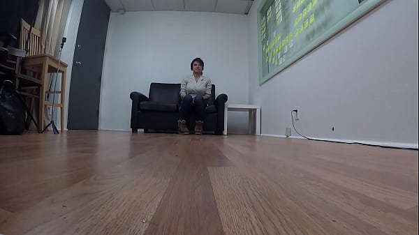 Nonton Hot Latina Milf Makes First Porno thumbnail