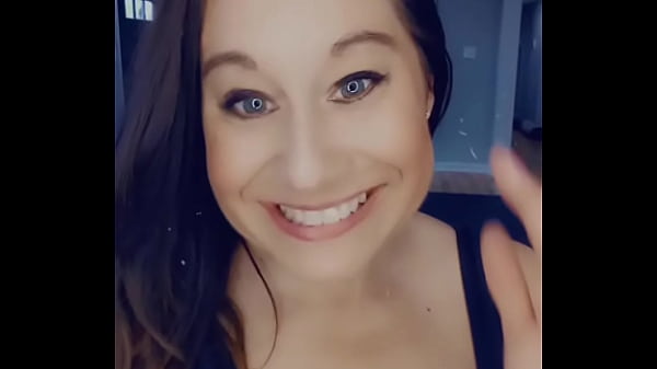 Nonton Savage Sarah Rubs Her Perky Tits thumbnail
