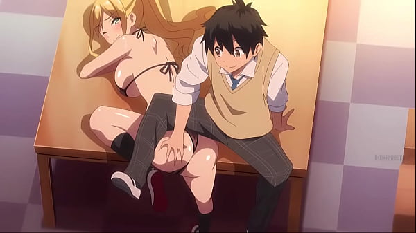 Hermanastro le da un premio a su hermanastra 