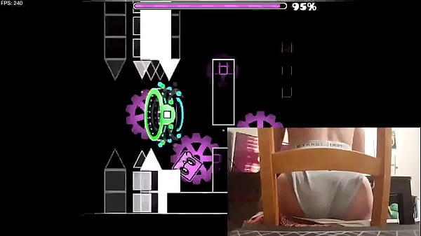 FEMBOY BUTT PLAYS GEOMETRY DASH