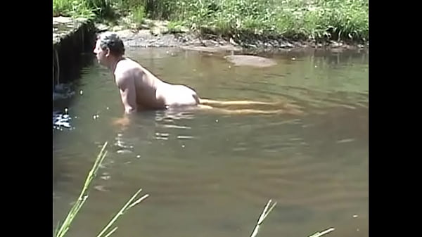 In einem Fluss unter Wasser geil abgespritzt 